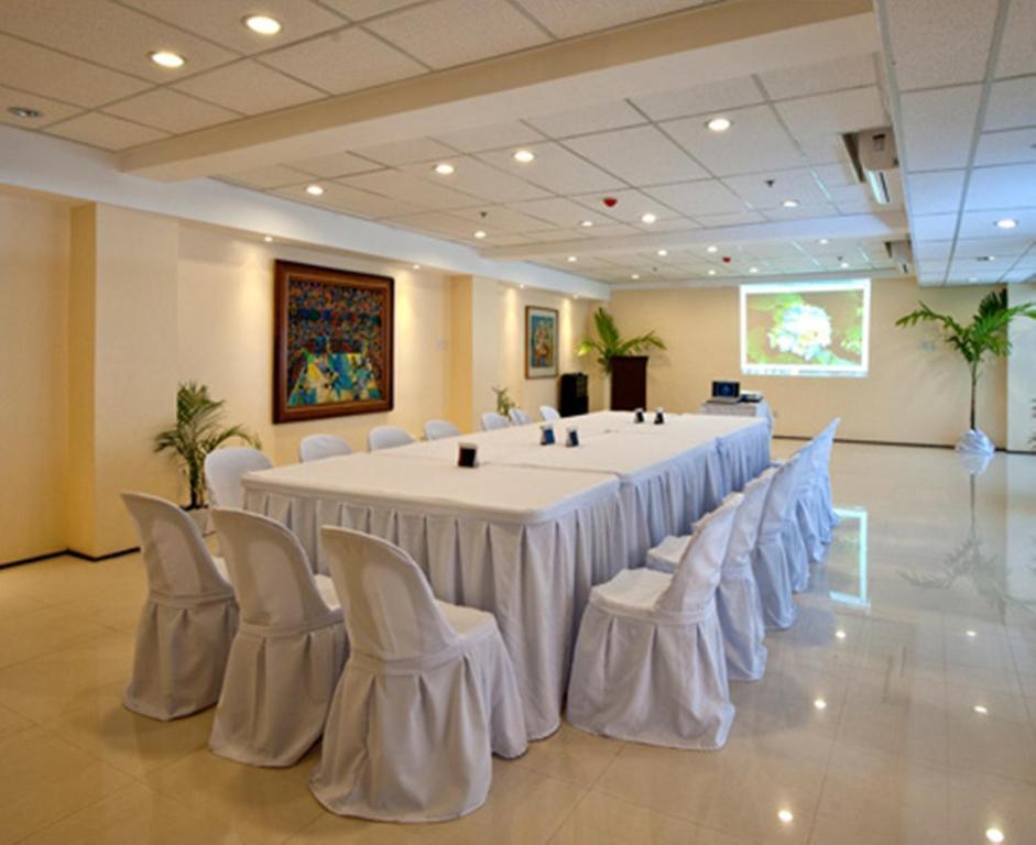 M Citi Suites Cebu Eksteriør billede