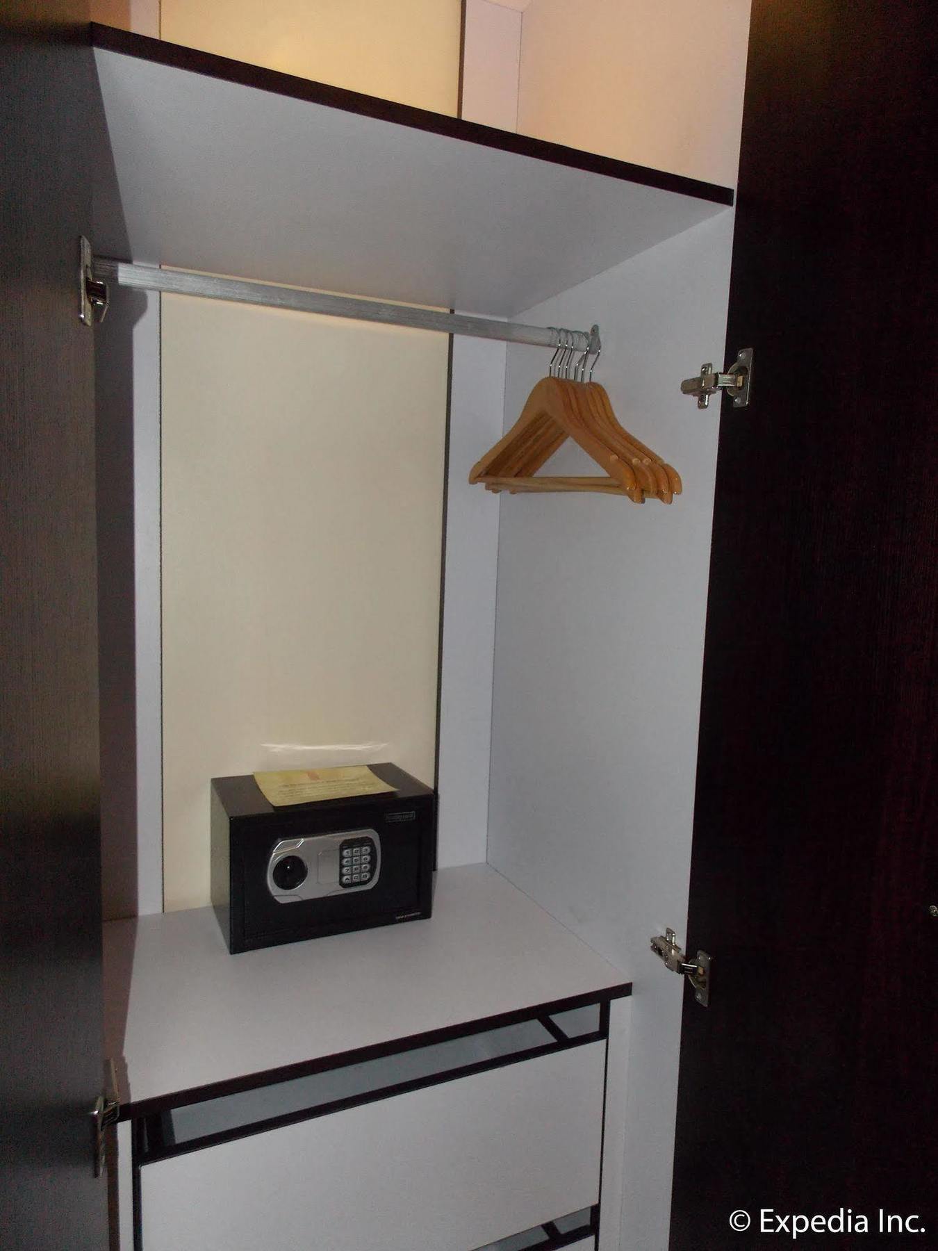 M Citi Suites Cebu Eksteriør billede